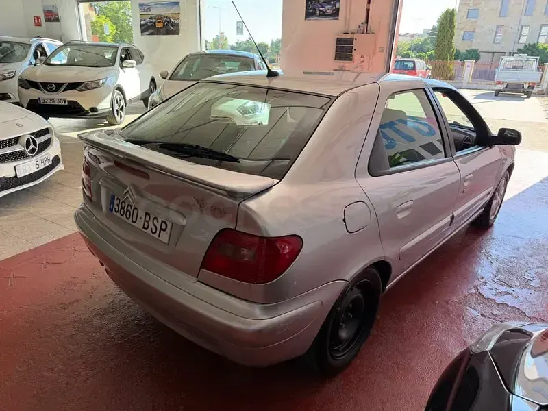 Usado Citroën Xsara Exclusive 110 CV (80 kW) 2003 Gris / plata Berlina