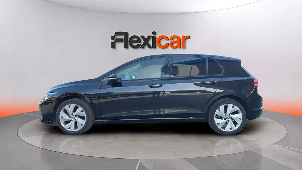 Usado VW Golf VIII 116 CV (85 kW) 2025 Negro Berlina