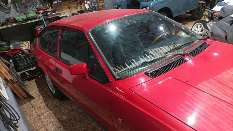 Usado Alfa Romeo Alfetta 129 CV (94 kW) 1981 Rojo Coupe