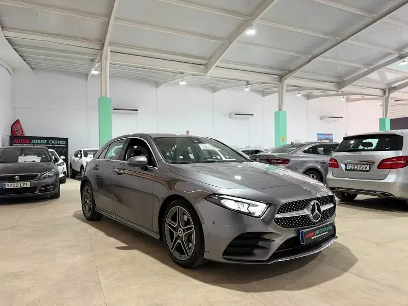 Usado Mercedes A180 116 CV (85 kW) 2022 Gris / plata Berlina