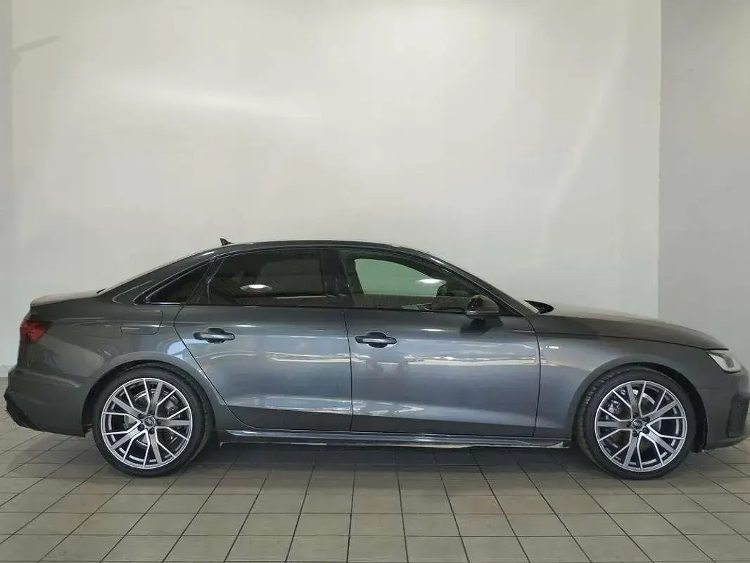 Usado Audi A4 Ambiente 163 CV (119 kW) 2024 Gris / plata Berlina