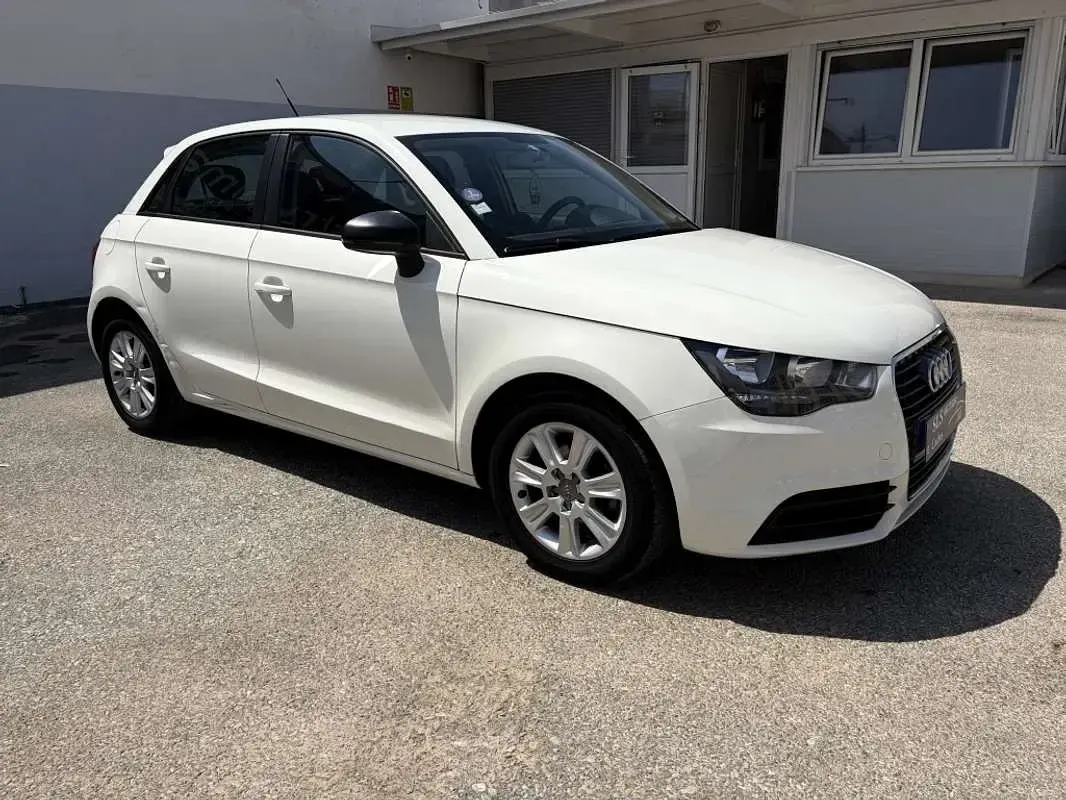 Usado Audi A1 Sportback Attraction 86 CV (63 kW) 2012 Blanco Utilitario