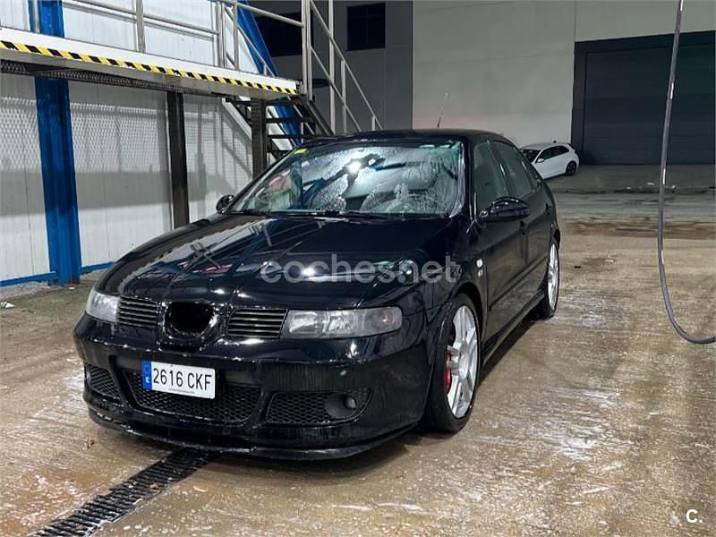 Usado Seat Leon CUPRA 210 CV (154 kW) 2003 Negro Utilitario