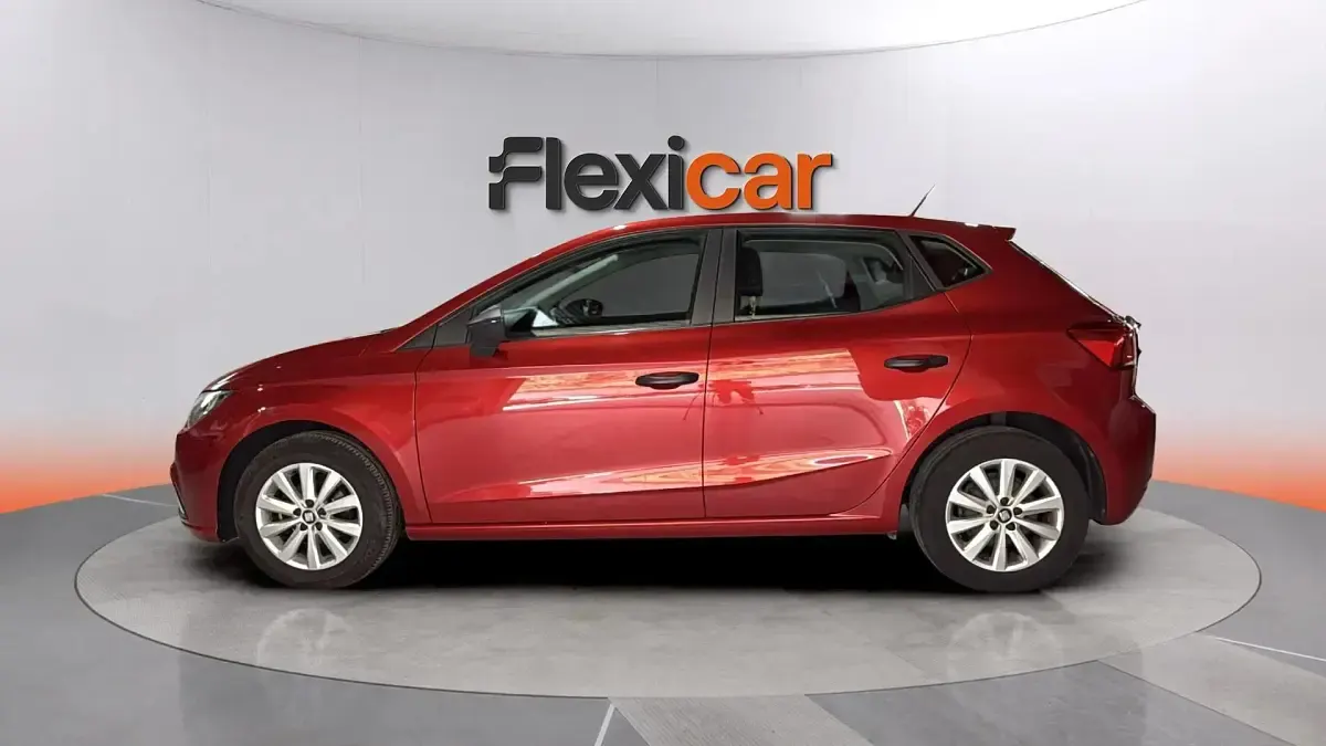 Usado Seat Ibiza Reference 90 CV (66 kW) 2019 Granate Utilitario