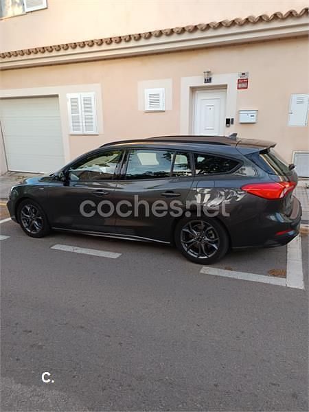 Usado Ford Focus ST-Line 125 CV (91 kW) 2019 Gris / plata Familiar