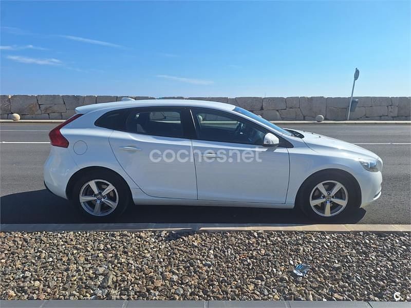 Blanco Usado 2014 Volvo V40 Kinetic Familiar | 7990 € (Caro) - Imagen 1/4