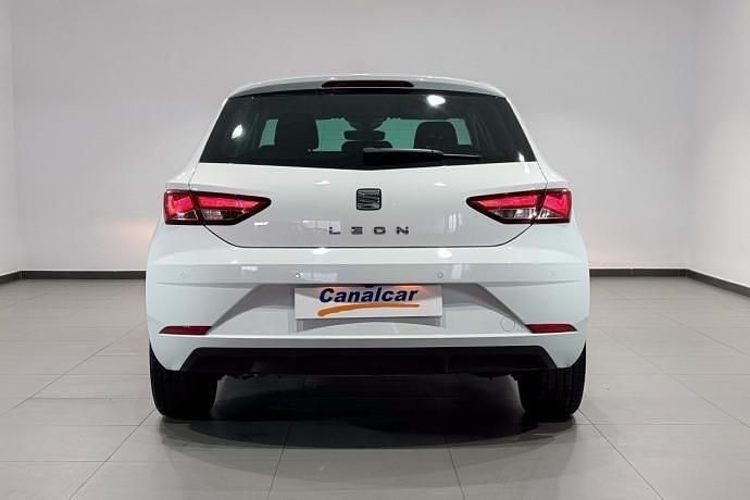 Usado Seat Leon Style 131 CV (96 kW) 2018 Blanco Utilitario