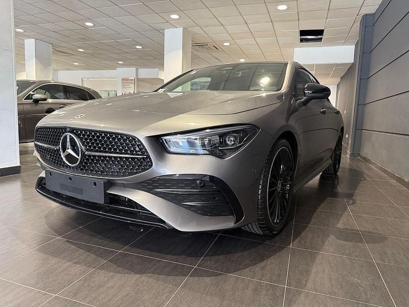 Gris Nuevo 2025 Mercedes CLA200 Coupe | 58.073 € - Imagen 1/4