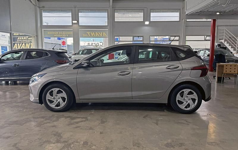 Usado Hyundai i20 100 CV (73 kW) 2023 Beige Utilitario
