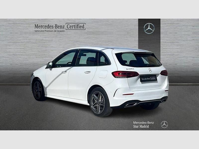 Usado Mercedes B250e AMG line 218 CV (160 kW) 2021 Blanco Monovolumen