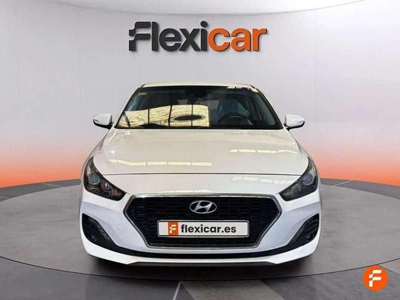Usado Hyundai i30 120 CV (88 kW) 2018 Blanco Berlina