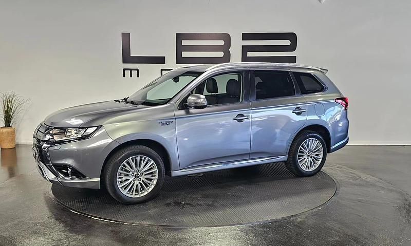 Gris Usado 2018 Mitsubishi Outlander P-HEV Motion SUV | 18.999 € (Precio justo) - Imagen 1/4
