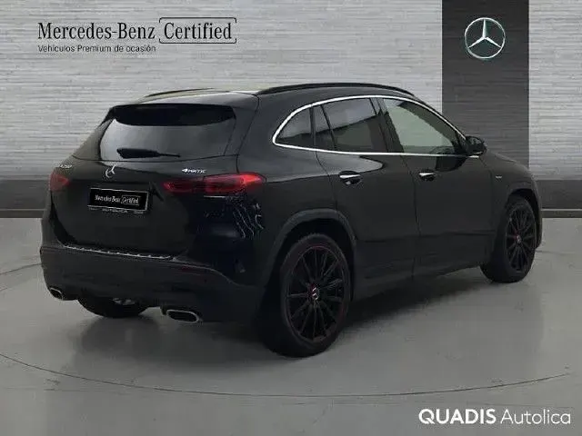 Usado Mercedes GLA250 224 CV (164 kW) 2021 Negro cosmos SUV