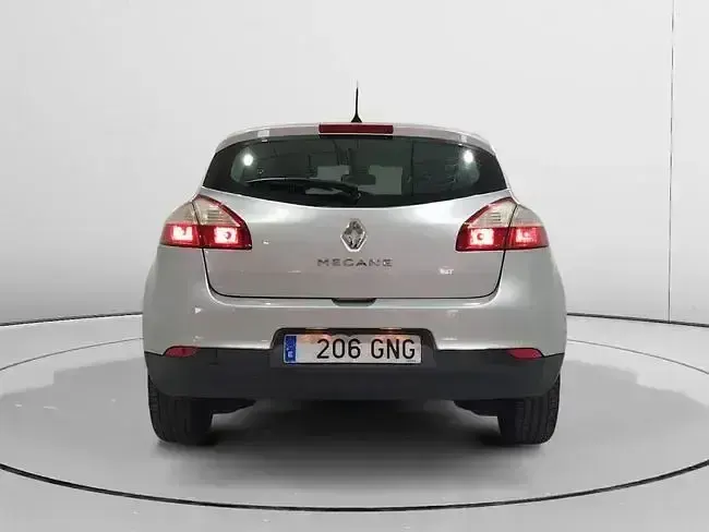 Usado Renault Mégane Dynamique 110 CV (80 kW) 2009 Gris / plata Berlina