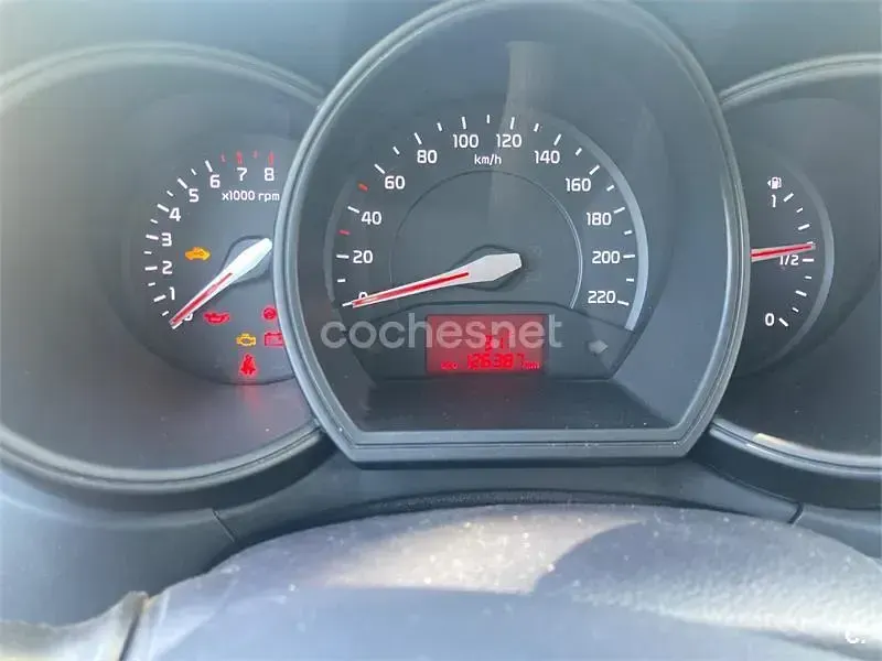 Usado Kia Rio 85 CV (62 kW) 2013 Blanco Berlina