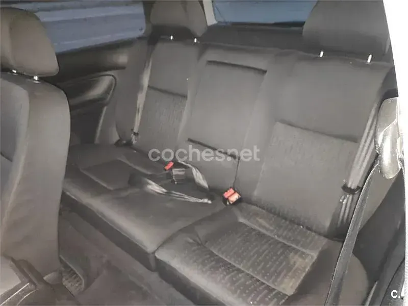 Usado VW Golf IV Conceptline 90 CV (66 kW) 2000 Gris / plata Berlina