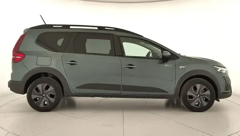 Usado Dacia Jogger Extreme 101 CV (74 kW) 2025 Verde Monovolumen