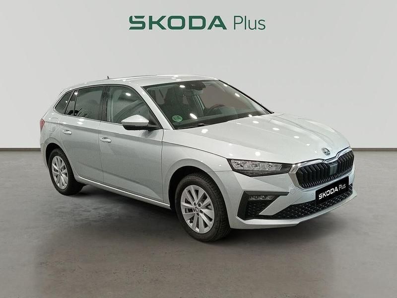 Usado Skoda Scala Selection 116 CV (85 kW) 2024 Plateado Utilitario