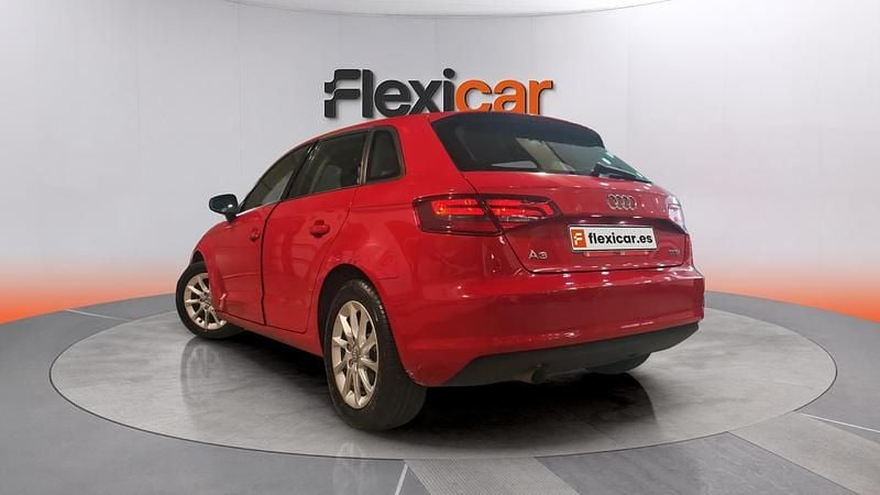 Käytetty Audi A3 Premium 115 HP (84 kW) 2016 Punainen Sedan