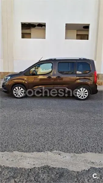 Usado Opel Combo Life Selective 131 CV (96 kW) 2021 Marrón Monovolumen
