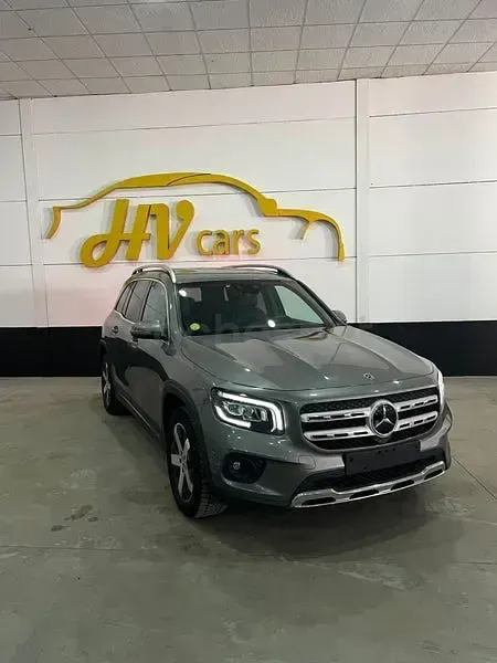 Usado Mercedes GLB200 150 CV (110 kW) 2020 Gris / plata SUV