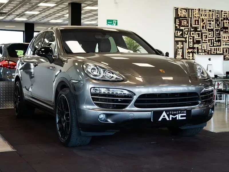 Usado Porsche Cayenne 245 CV (180 kW) 2012 Gris / plata SUV