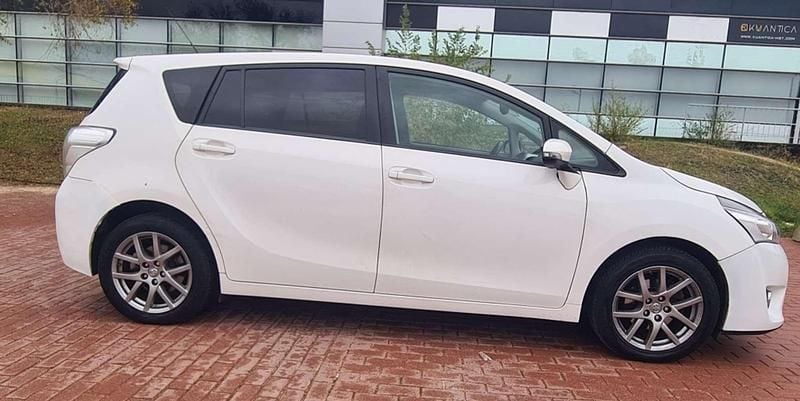 Usado Toyota Verso Advance 111 CV (81 kW) 2014 Blanco Monovolumen
