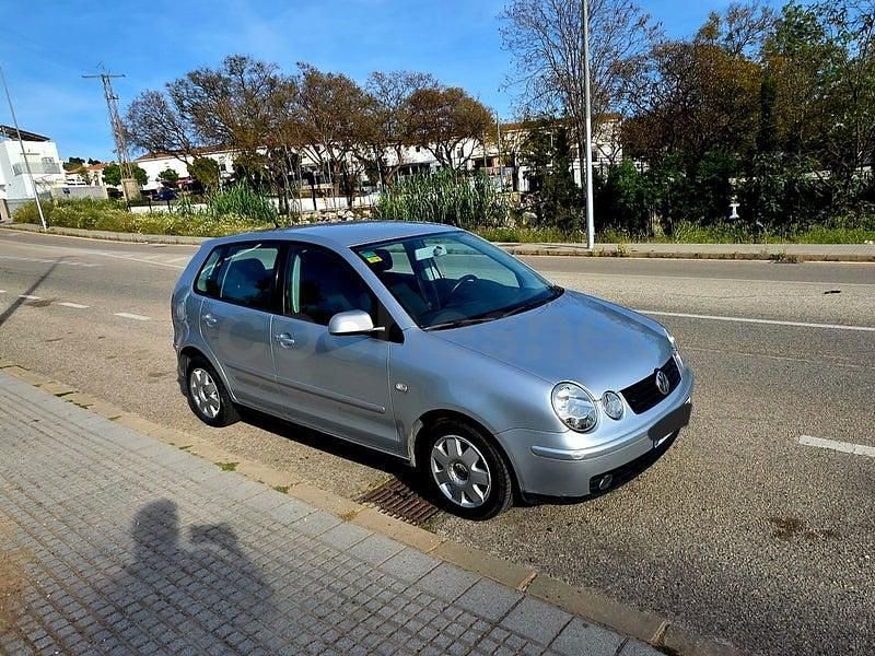 Usado VW Polo Trendline 64 CV (47 kW) 2002 Gris / plata Berlina