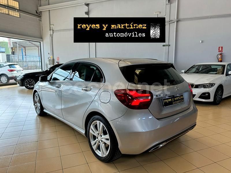 Käytetty Mercedes A200 150 HP (110 kW) 2018 Harmaa Sedan