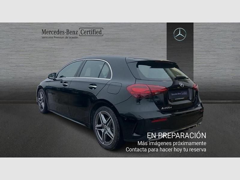 Usado Mercedes A200 AMG line 150 CV (110 kW) 2024 Negro Berlina