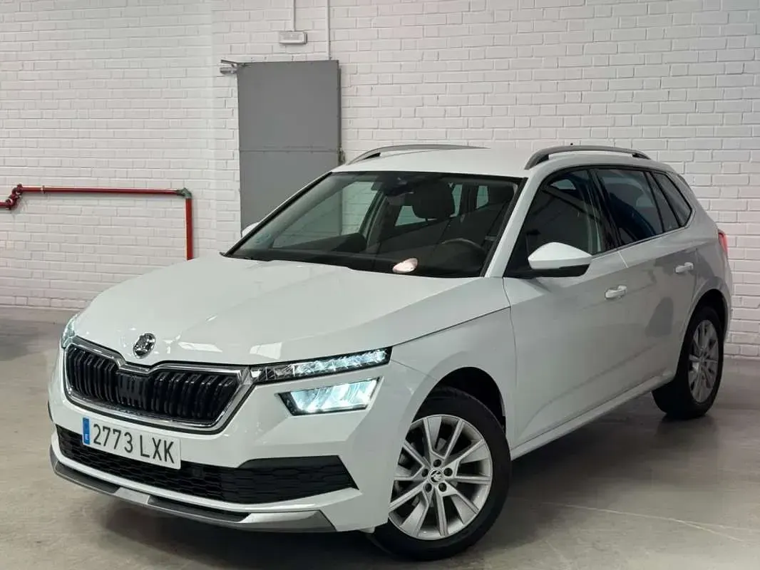 Usado Skoda Kamiq 110 CV (80 kW) 2022 Blanco SUV