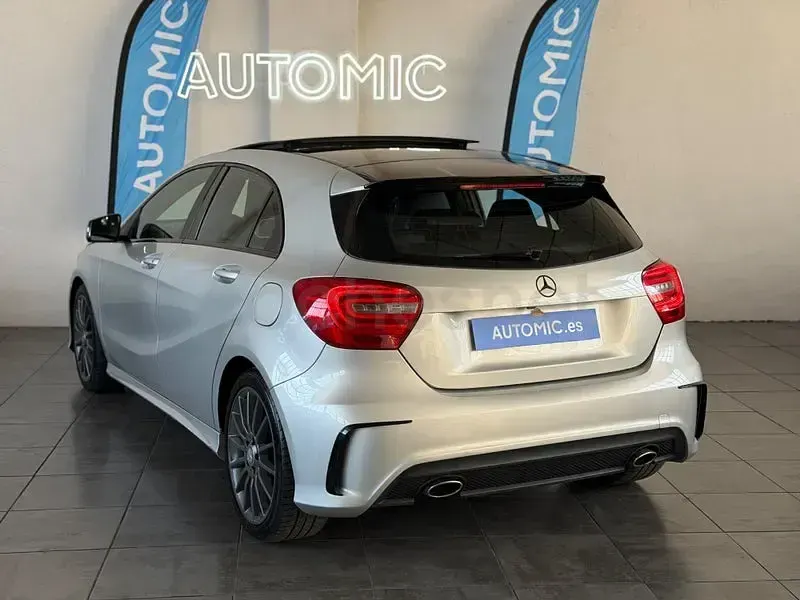 Usado Mercedes A250 211 CV (155 kW) 2013 Gris / plata Berlina