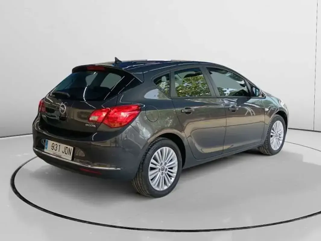 Usado Opel Astra Selective 110 CV (80 kW) 2015 Gris Utilitario