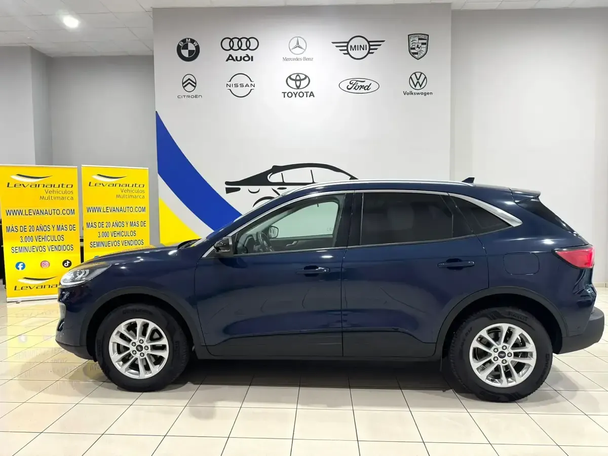 Usado Ford Kuga Titanium 191 CV (140 kW) 2022 Azul SUV