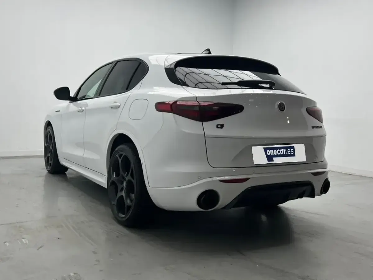 Usado Alfa Romeo Stelvio Estrema 210 CV (154 kW) 2023 Blanco SUV