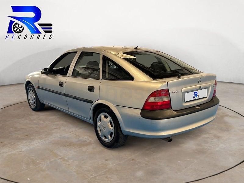 Usado Opel Vectra Comfort 100 CV (73 kW) 2001 Gris / plata Berlina