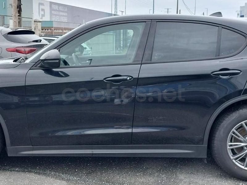 Usado Alfa Romeo Stelvio Super 160 CV (117 kW) 2022 Negro SUV