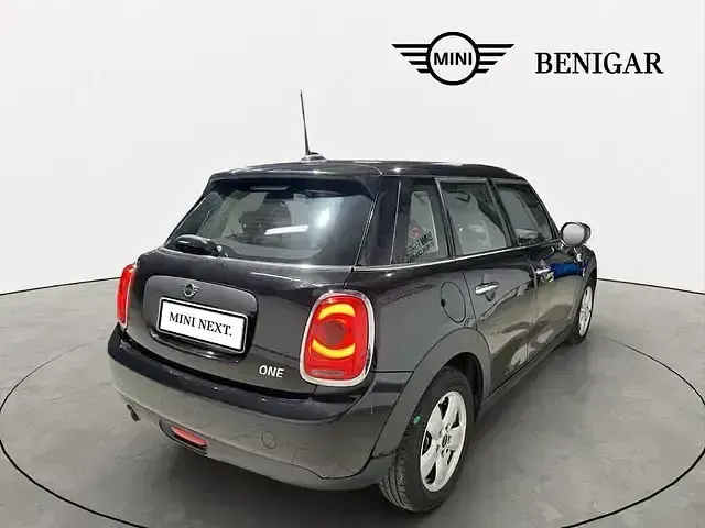 Usado Mini ONE 102 CV (75 kW) 2020 Negro Utilitario