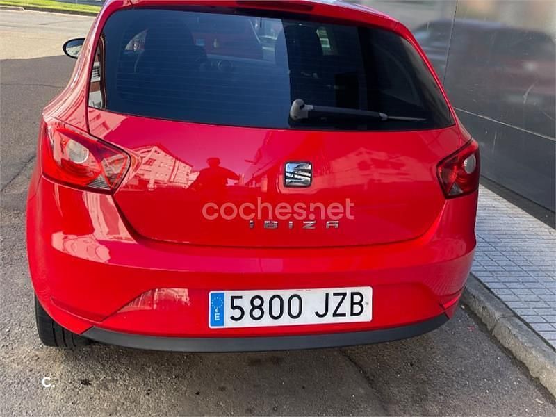 Usado Seat Ibiza Reference 75 CV (55 kW) 2017 Granate Berlina