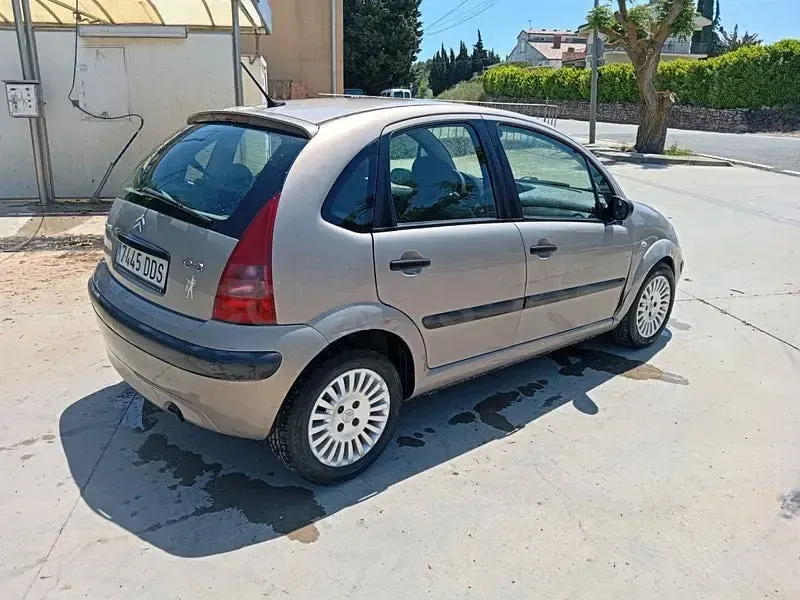 Usado Citroën C3 Exclusive 92 CV (67 kW) 2005 Beige Berlina