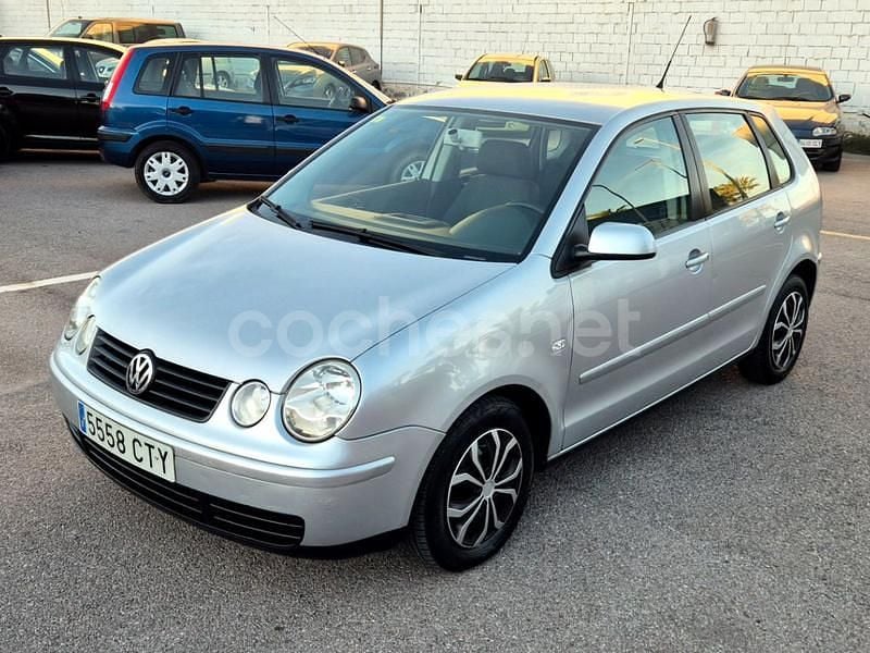 Gris / plata Usado 2004 VW Polo Match Berlina | 3700 € (Precio justo) - Imagen 1/4
