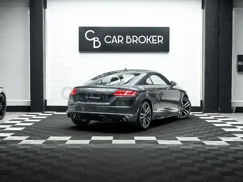 Usado Audi TT S-Line 197 CV (144 kW) 2019 Gris / plata Coupe