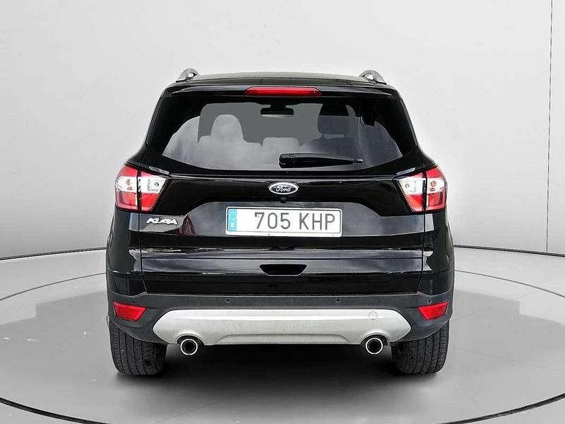 Usado Ford Kuga Titanium 121 CV (88 kW) 2018 Negro SUV