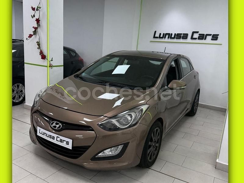 Beige Usado 2013 Hyundai i30 Berlina | 9490 € (Precio justo) - Imagen 1/4