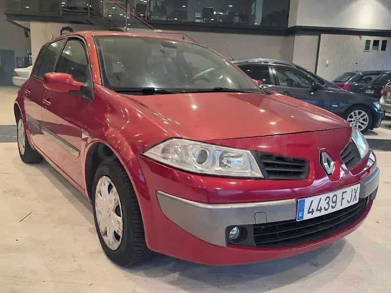 Usado Renault Mégane Authentique 105 CV (77 kW) 2008 Granate Berlina