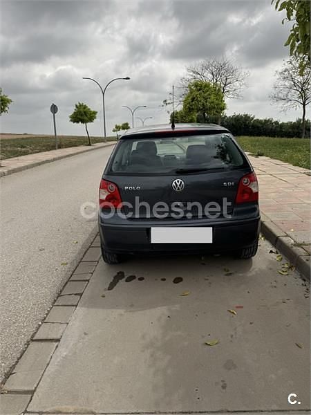 Usado VW Polo Conceptline 64 CV (47 kW) 2004 Azul Utilitario