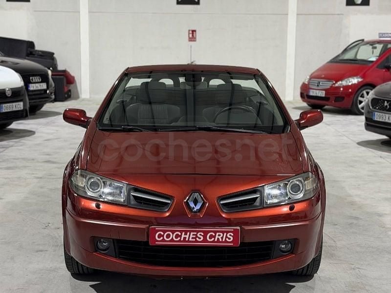 Usado Renault Mégane Cabriolet Dynamique 110 CV (80 kW) 2008 Granate Descapotable