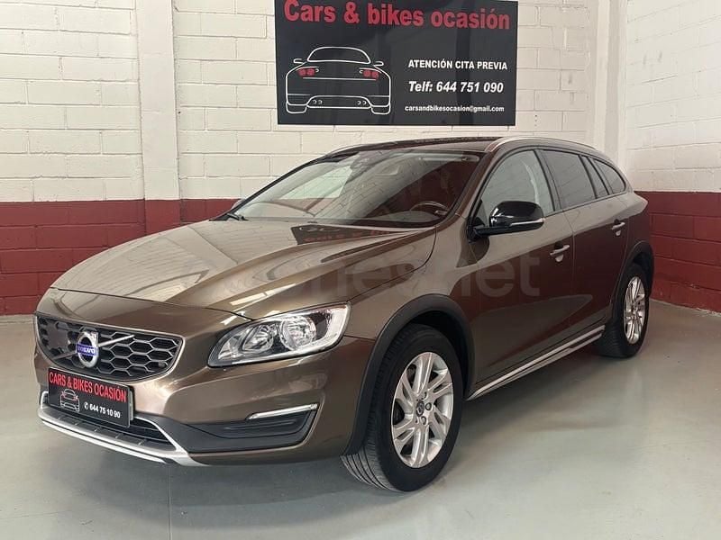 Usado Volvo V60 CC Momentum 150 CV (110 kW) 2018 Marrón Familiar