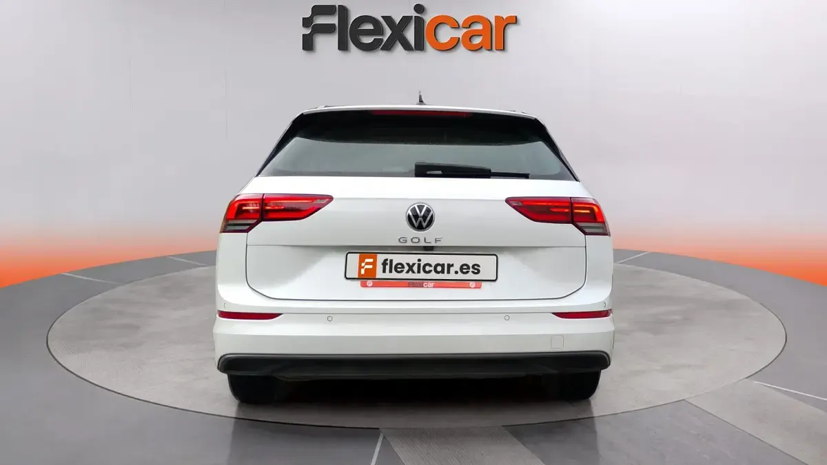 Begagnad VW Golf VIII Life 116 HK (85 kW) 2021 Grå Kombi