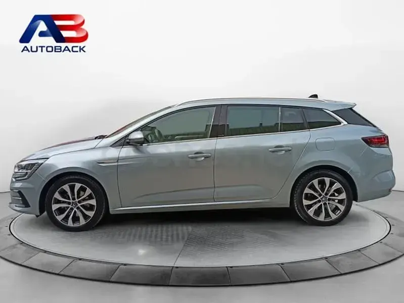 Usado Renault Mégane IV Zen 160 CV (117 kW) 2021 Gris claro Familiar